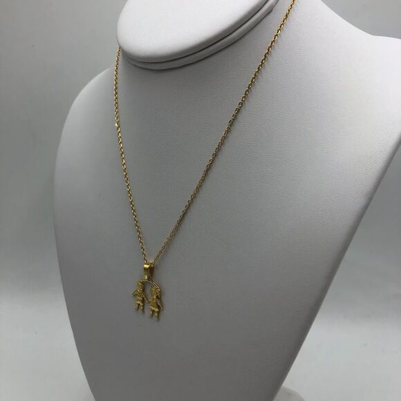 18K Gold Plated Women's Children Boy Girl Figure Hold Hands Necklace Family - Picture 6 of 12